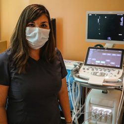 Au Canada, la pénurie de préposés aux services au soutien de la personne liés au taux de mortalité dans les foyers de soins de longue durée est le plus élevé parmi les 16 pays de l'OCDE.